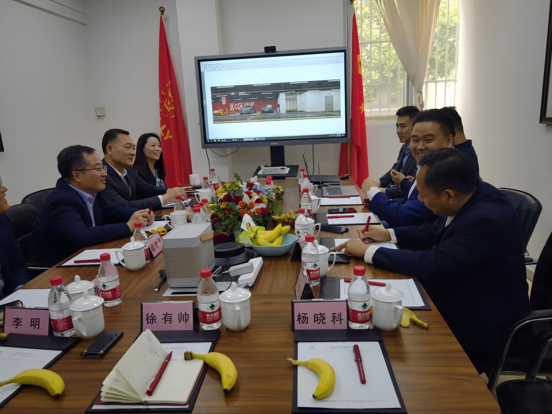 青島城陽區(qū)領(lǐng)導(dǎo)及山大校友參訪赫立交流指導(dǎo)工作(圖3)
