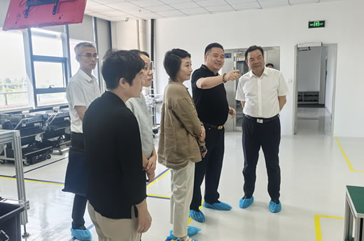松江區(qū)政協(xié)主席劉其龍親訪赫立元吉總部大樓共繪未來科技藍(lán)圖(圖2)